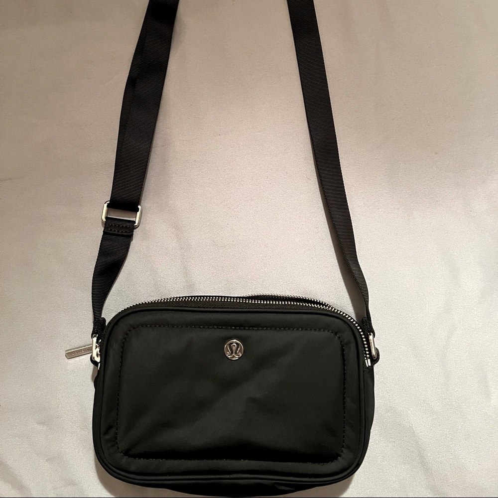 Lululemon crossbody/ camera bag